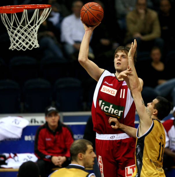 时刻挺身而 时刻挺身而